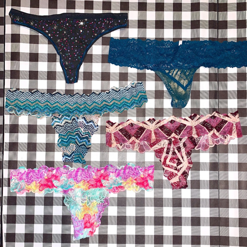 VICTORIA'S SECRET & PINK 5 PAIRS OF THONGS -MEDIUM